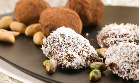 Čokoladne kroglice s pistacijo ali arašidi